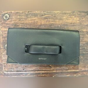Matt & Nat black fold over clutch with handle